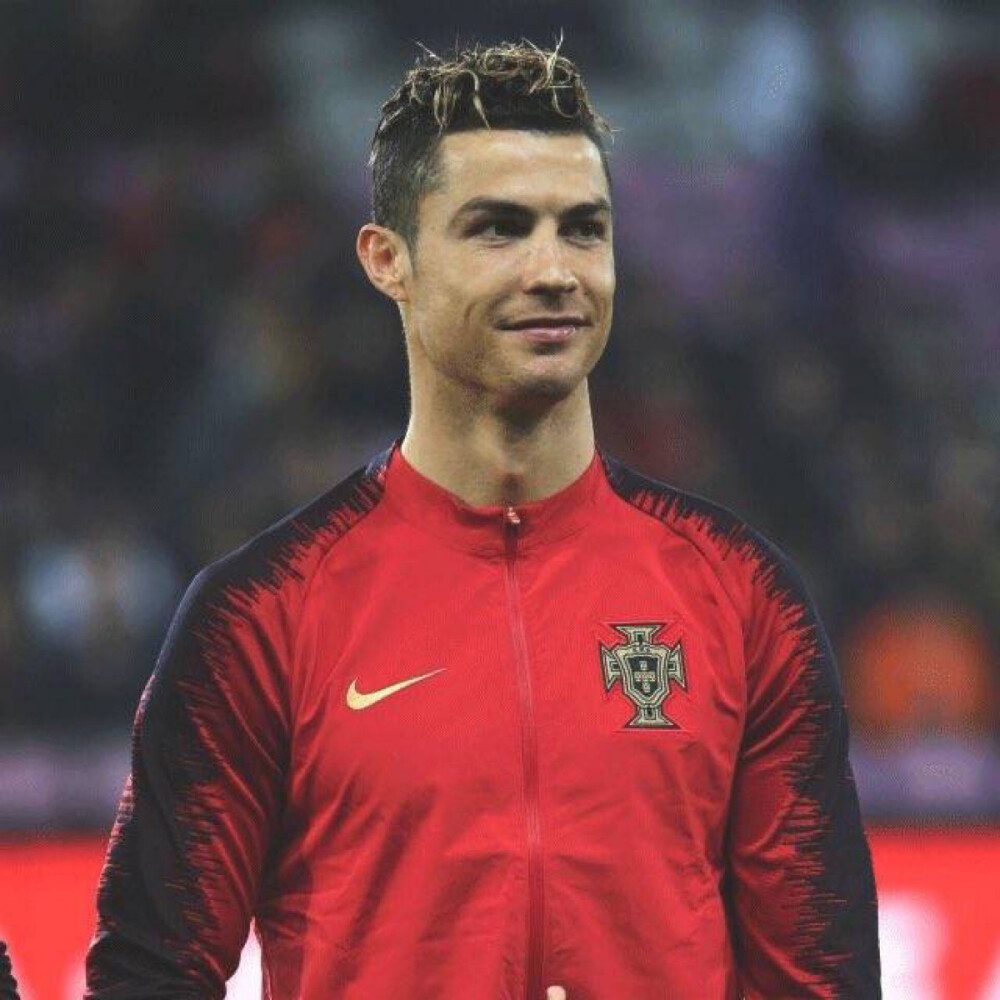 痛！女裁判扔球给希罗，不小心砸到了希罗的关键部位（意外一幕：女裁判回传失手，希罗要害被球击中）