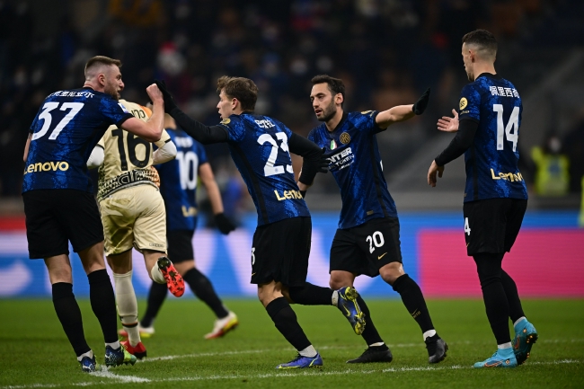 前锋训练中展现惊人速度，状态迅速回升（前锋训练场飙出惊人速度，状态回暖神速）