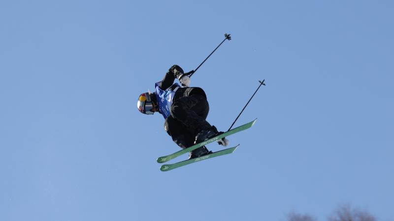 图片报：拜仁目前关注南美市场，考察了前锋拉扬和左后卫索萨（《图片报》：拜仁聚焦南美市场，已考察前锋拉扬与左后卫索萨）