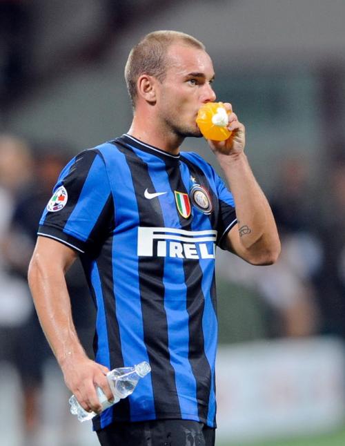 曼市双雄6500万镑争夺战，塞梅尼奥拒绝热刺邀约（曼市双雄掀6500万镑抢人战，塞梅尼奥拒绝热刺报价）