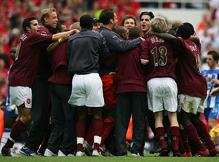 中超俱乐部财政状况恢复中（中超俱乐部财务逐步复苏）