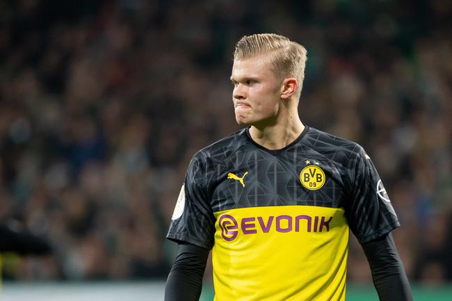 本菲卡女足炮轰离谱判罚，回传失误吹罚越位在先&无接触判点（本菲卡女足痛批离谱判罚：回传误判越位、零接触竟判点球）