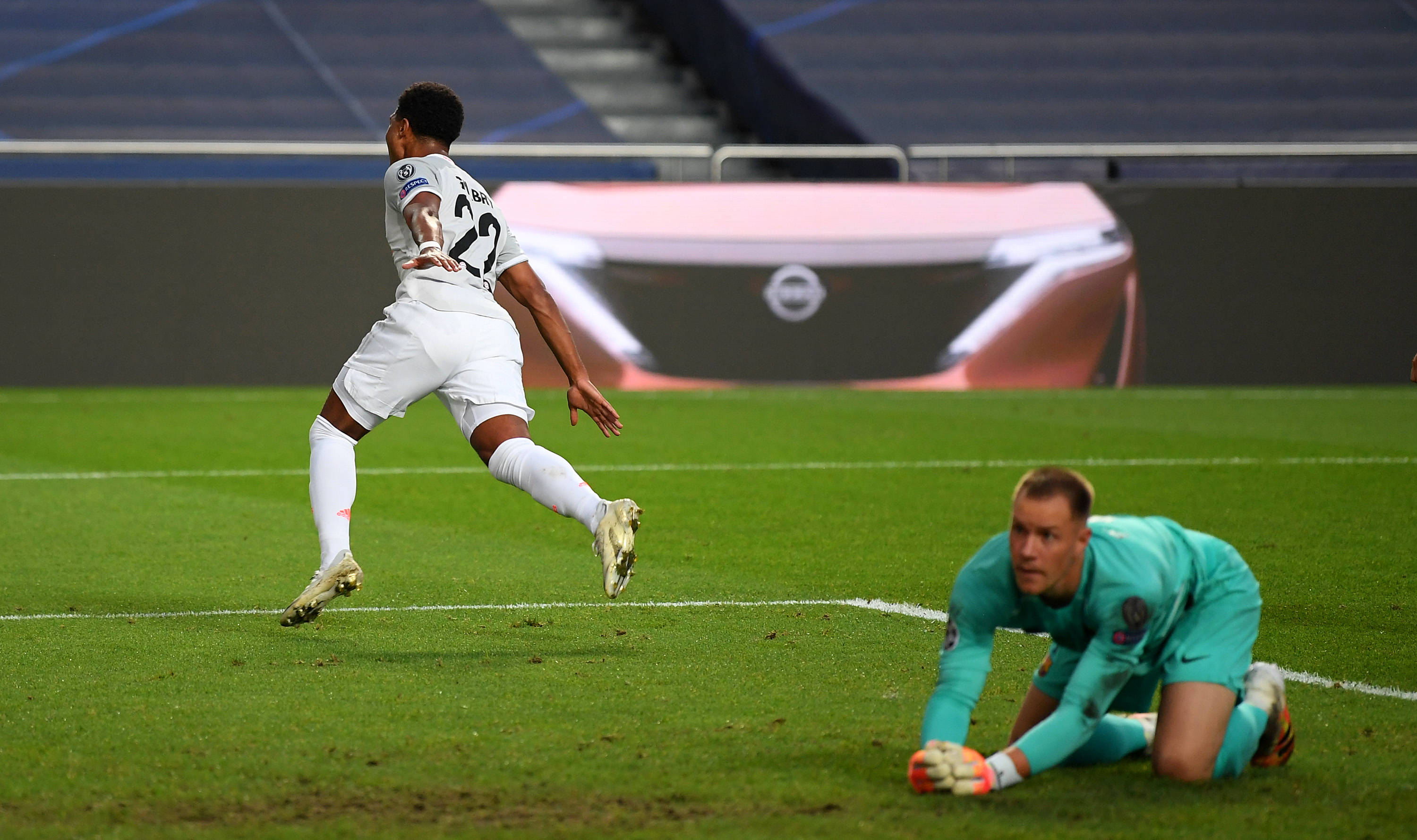 韦德：詹姆斯无需纠结得分上双纪录遭终结，他已获得无数的荣誉了（韦德：詹姆斯不必在乎得分上双纪录中断，他的荣誉已数不清）