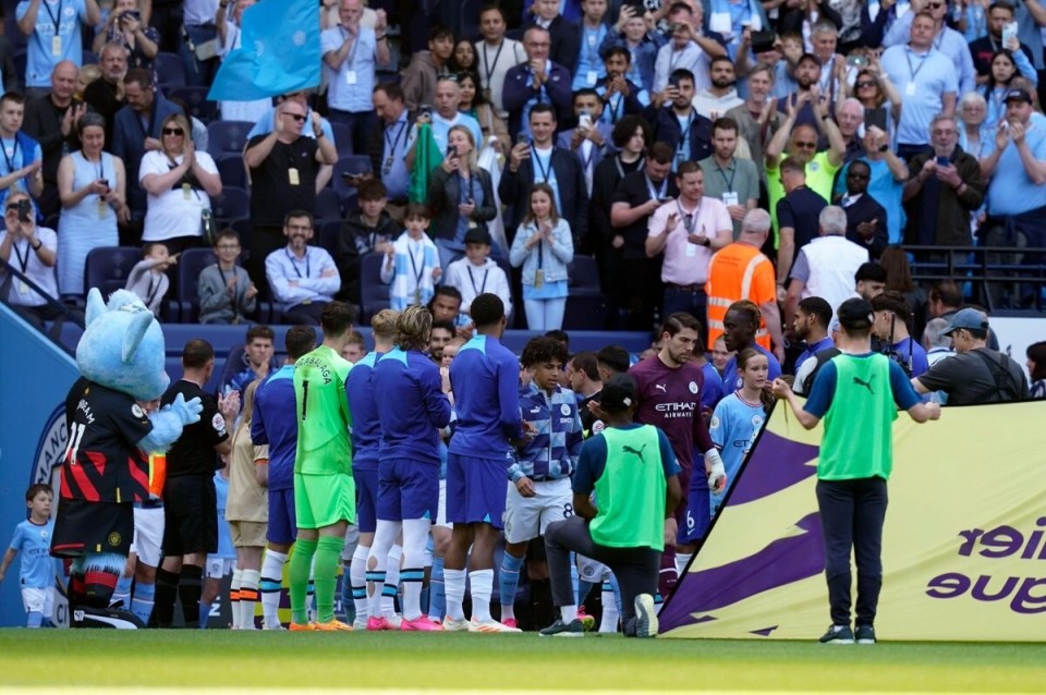 47岁斯洛特赢了！利物浦1-0创欧冠16年纪录 萨拉赫再遭炮轰（47岁斯洛特告捷：利物浦1-0刷新欧冠16年纪录，萨拉赫再成批评焦点）